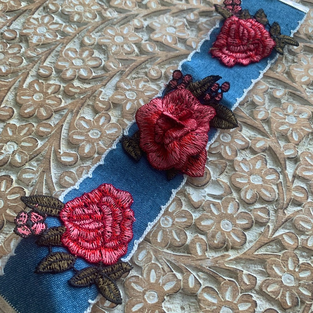STYLISH CHOKERS